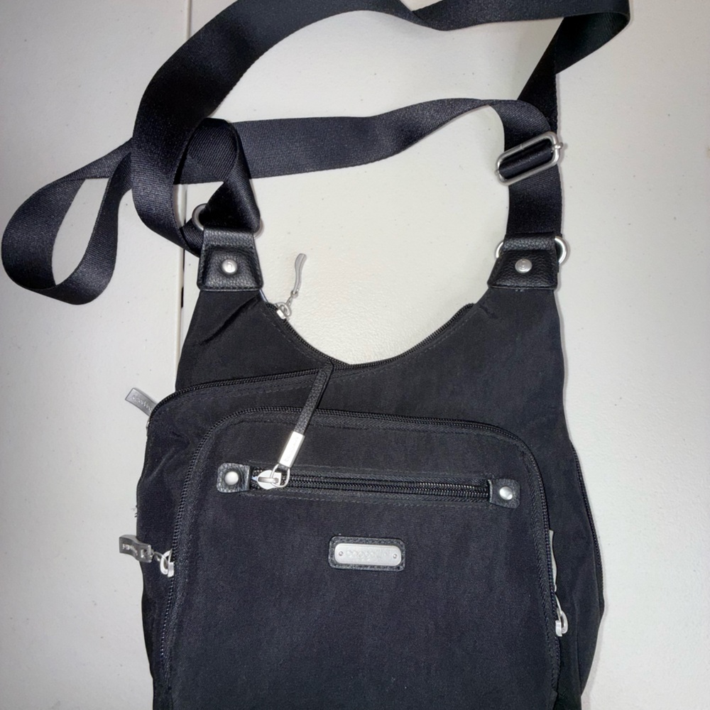 baggallini Black Messenger Bag with Adjustable Strap and Durable Fabric